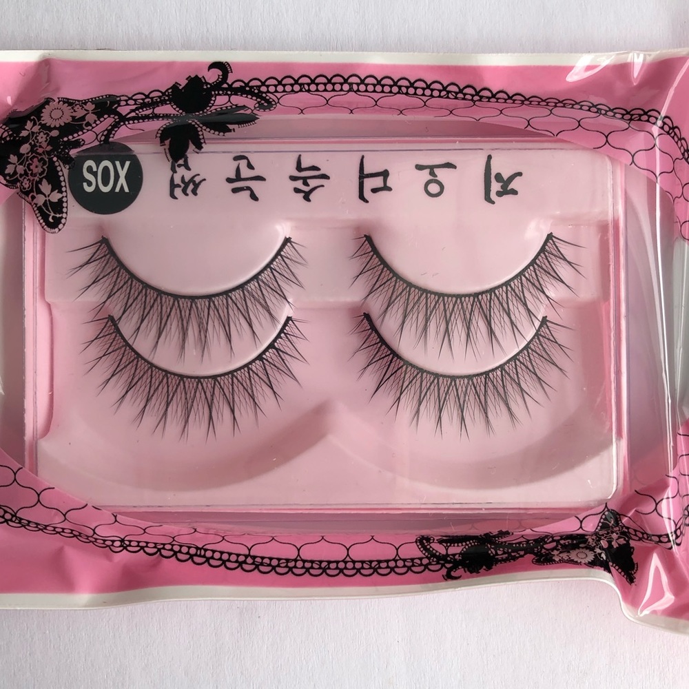 Crisscross eyelashes- 2 pairs